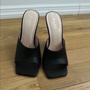 Black Mules with Textured Strap and Medium Heel